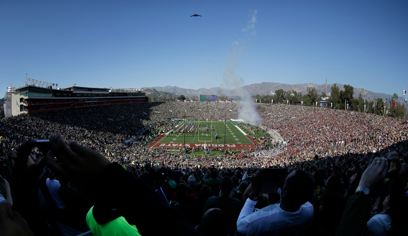 Illustration for article titled This Stealth Bomber Looks Like It's Making An Attack Run On Pasadena